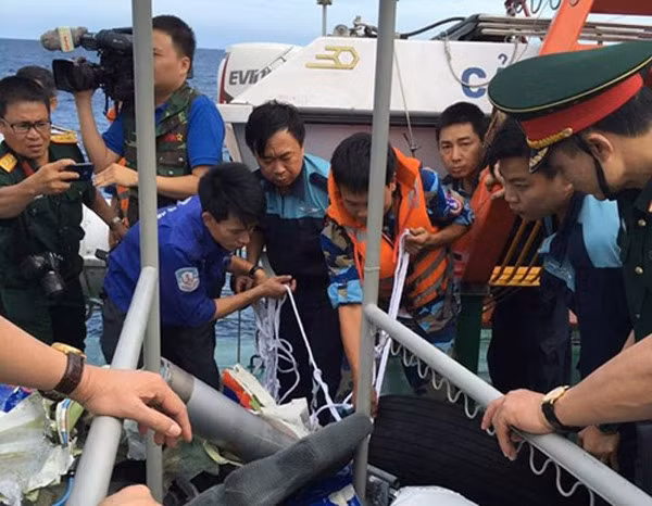 Vớt được lốp máy bay.