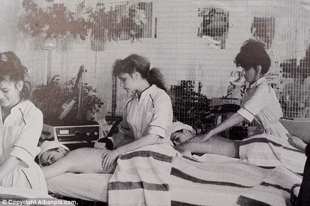 Ngam anh Victoria Beckham lan dau lam mau nam 15 tuoi-Hinh-3