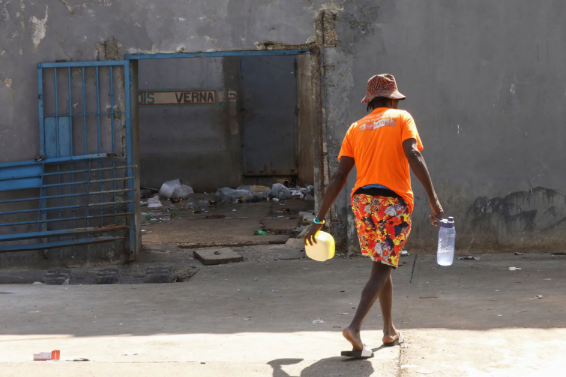 Một phóng viên của hãng tin Pháp thăm nhà tù hôm 3/3 cho biết nhìn thấy khoảng chục thi thể bên ngoài nhà tù. Cánh cổng vẫn mở và "hầu như không còn ai" ở bên trong.