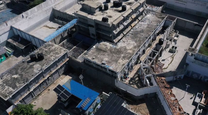 Haiti chìm sâu hơn vào tình trạng hỗn loạn cuối tuần qua sau khi các băng đảng tấn công vào nhà tù chính ở thủ đô khiến ít nhất 12 người thiệt mạng và hàng nghìn tù nhân trốn thoát.