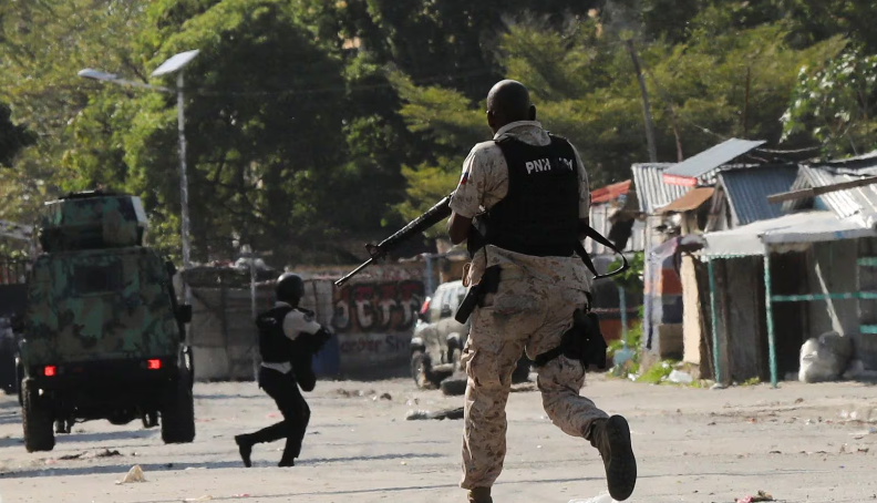 Được biết, bạo lực leo thang ở thủ đô Port-au-Prince từ ngày 29/2, sau khi Jimmy Cherizier kêu gọi các nhóm vũ trang phối hợp tấn công lật đổ Thủ tướng Henry.