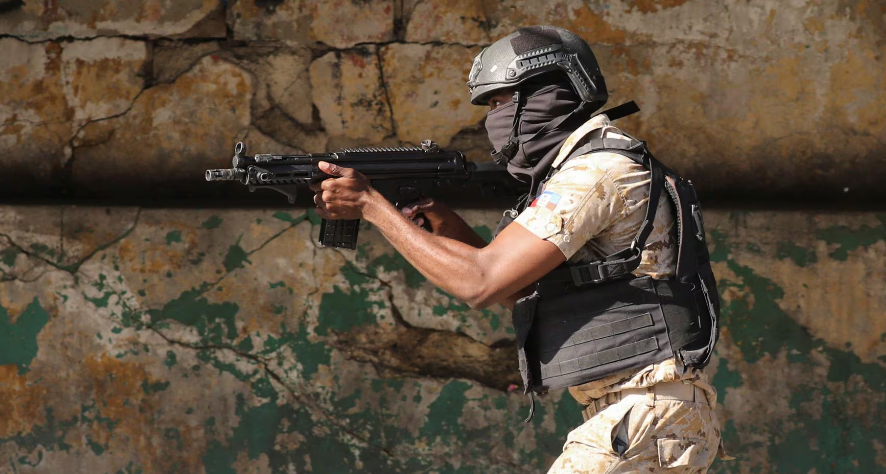 Cảnh sát Haiti trong cuộc đối đầu với một băng đảng ngày 1/3.