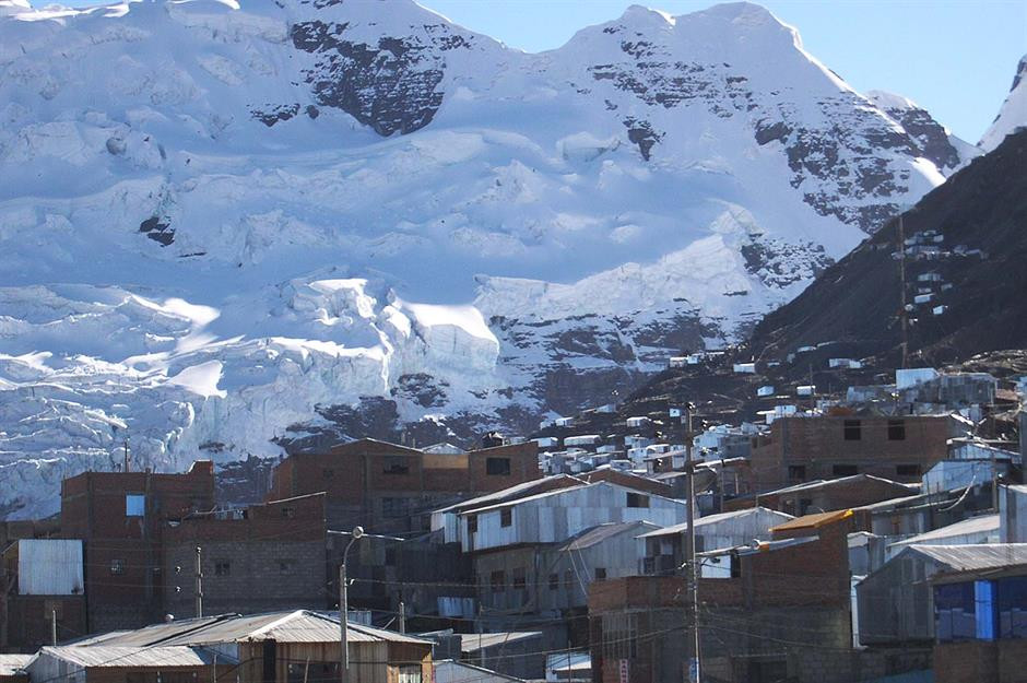 5. La Rinconada, Peru: La Rinconada ở Peru là nơi sinh sống của con người ở vị trí cao nhất thế giới, với độ cao cách mặt nước biển chừng 5.100 m.