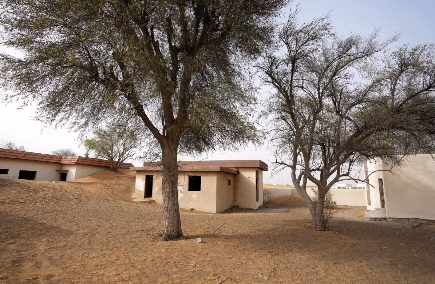 Ngôi làng bao gồm hai dãy nhà và một nhà thờ Hồi giáo "có thể dạy cho chúng ta rất nhiều về lịch sử hiện đại của UAE", Ahmad Sukkar, trợ lý giáo sư tại Đại học Sharjah, thành viên nhóm nghiên cứu địa điểm này, cho biết. 