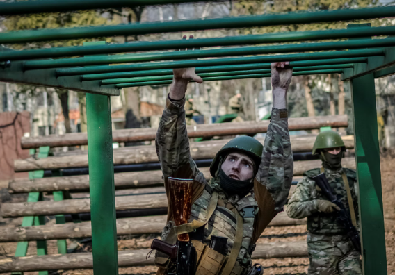 Họ phải rèn luyện tốt về thể lực...