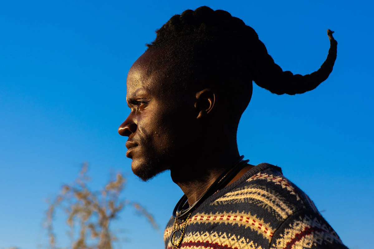 Bộ lạc này duy trì truyền thống đa thê. Thậm chí, chỉ cần ba con bò đã đổi được một người vợ. Mục đích cuối cùng của họ là để tăng thêm dân số cho bộ lạc.