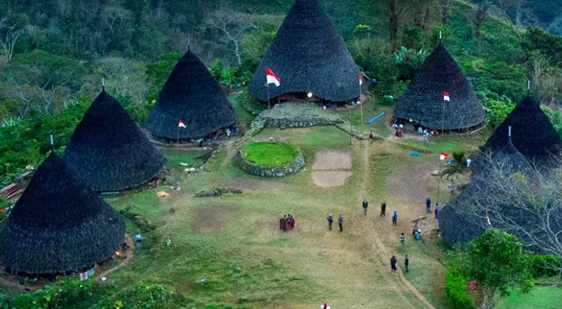 Ngôi làng được một người đàn ông tên Empu Maro xây dựng khoảng hơn 100 năm trước. Ngày nay, cư dân là con cháu các thế hệ sau của ông. Ảnh: IT.