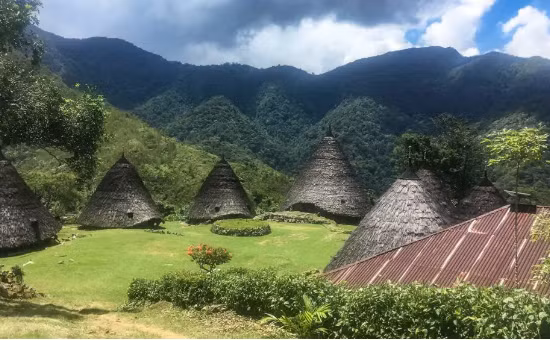 Tận mục cuộc sống ở ngôi làng biệt lập giữa núi rừng Indonesia - Hình 8 Tan muc cuoc song o ngoi lang biet lap giua nui rung Indonesia-Hinh-8