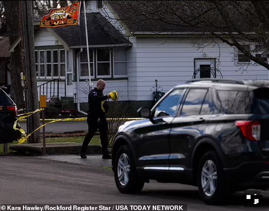 Hiện trường vụ tấn công bằng dao ở Mỹ nhiều người thương vong - Hình 3 Hien truong vu tan cong bang dao o My nhieu nguoi thuong vong-Hinh-3