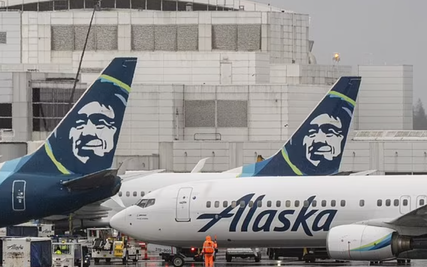 May bay Boeing 737 cho 165 nguoi nut kinh chan gio khi ha canh