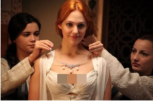 1. Thổ Nhĩ Kỳ là một trong những quốc gia có phụ nữ xinh đẹp nhất, theo bình chọn của WondersList. Vẻ đẹp của họ khiến nhiều người liên tưởng đến các vị hoàng hậu trong lịch sử nước này. (Nguồn ảnh: WL)