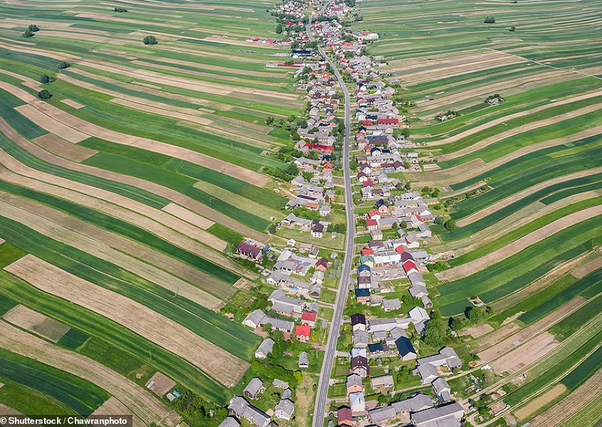 Kinh ngac ngoi lang co duy nhat mot con duong