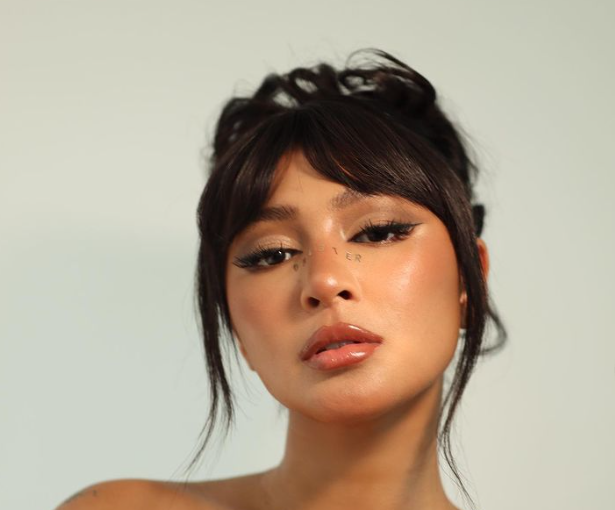 8. Nadine Luster là một nữ diễn viên và ca sĩ tài năng người Philippines. Cô có khuôn mặt xinh đẹp và thân hình quyến rũ. Phong cách của cô rất độc đáo, luôn khiến cô nổi bật giữa đám đông.