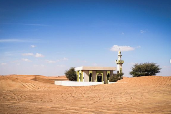 Chỉ có nhà thờ Hồi giáo là còn nguyên vẹn nhờ sự quét dọn thường xuyên của các công nhân bảo trì từ al-Madam gần đó.