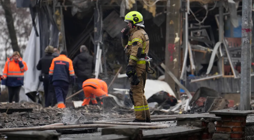 “Sau 44 ngày tạm dừng, Nga đã tiến hành một cuộc tấn công bằng tên lửa đạn đạo và hành trình nhằm vào Kiev", ông Popko nói.