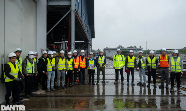Chân dung 2 nữ lái tàu metro duy nhất của Hà Nội và TPHCM - Hình 3 Chan dung 2 nu lai tau metro duy nhat cua Ha Noi va TPHCM-Hinh-3