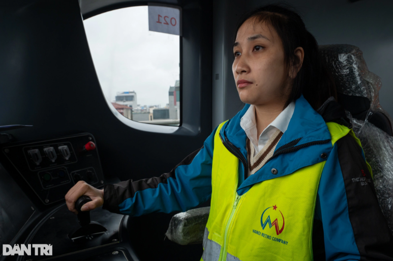 Chân dung 2 nữ lái tàu metro duy nhất của Hà Nội và TPHCM - Hình 5 Chan dung 2 nu lai tau metro duy nhat cua Ha Noi va TPHCM-Hinh-5