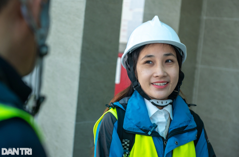 Chân dung 2 nữ lái tàu metro duy nhất của Hà Nội và TPHCM - Hình 2 Chan dung 2 nu lai tau metro duy nhat cua Ha Noi va TPHCM-Hinh-2