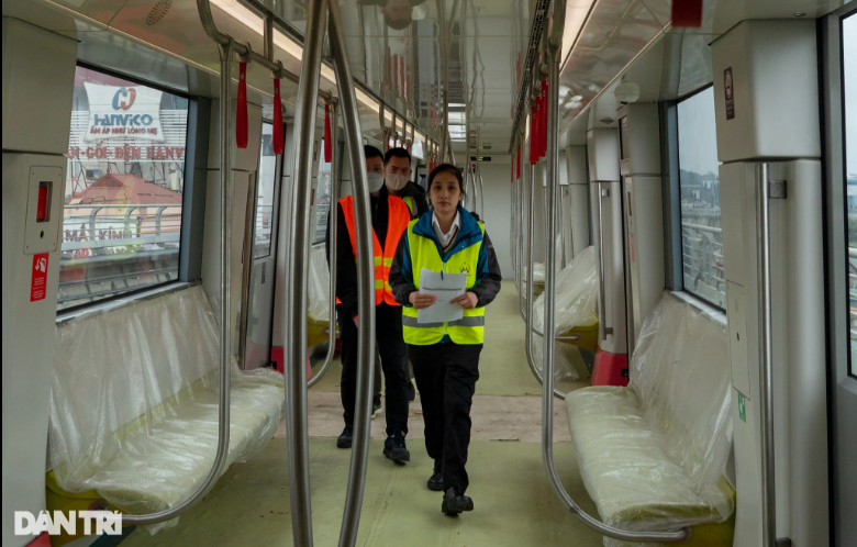Chân dung 2 nữ lái tàu metro duy nhất của Hà Nội và TPHCM - Hình 4 Chan dung 2 nu lai tau metro duy nhat cua Ha Noi va TPHCM-Hinh-4