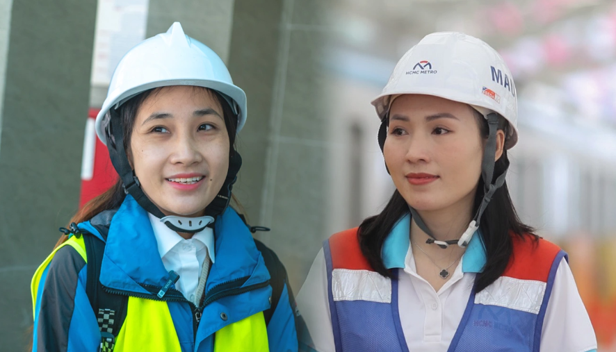 Chân dung 2 nữ lái tàu metro duy nhất của Hà Nội và TPHCM Chan dung 2 nu lai tau metro duy nhat cua Ha Noi va TPHCM