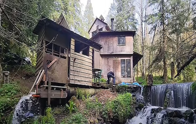 Ông cho biết lần đầu tiên ông bắt đầu tự tạo ra điện bằng cách sử dụng hệ thống hiện tại là vào ngày 13/12/1996.