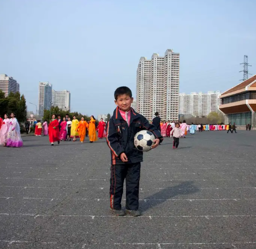 Lafforgue nói rằng ông có thể trò chuyện thẳng thắn với nhiều người Triều Tiên, miễn là tránh xa chủ đề chính trị.