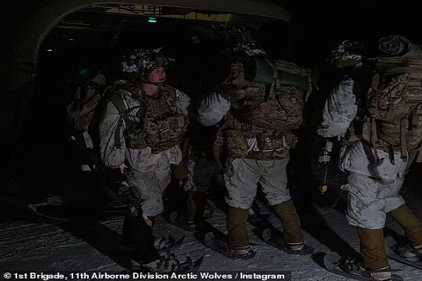 Ngoài Alaska, binh lính Mỹ cũng được huấn luyện trong những môi trường khắc nghiệt khác, chẳng hạn như những khu rừng ẩm ướt ở Hawaii,...để trở thành những người lính "bất khả chiến bại".