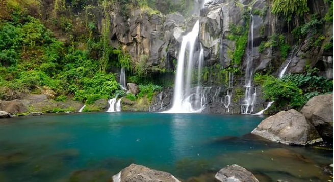 4. Đảo Reunion ở Ấn Độ Dương: Bất chấp phong cảnh đẹp như tranh vẽ và những bãi biển hấp dẫn, đảo Reunion ở Ấn Độ Dương vẫn ẩn chứa một bí mật chết người bên dưới vùng biển của nó.