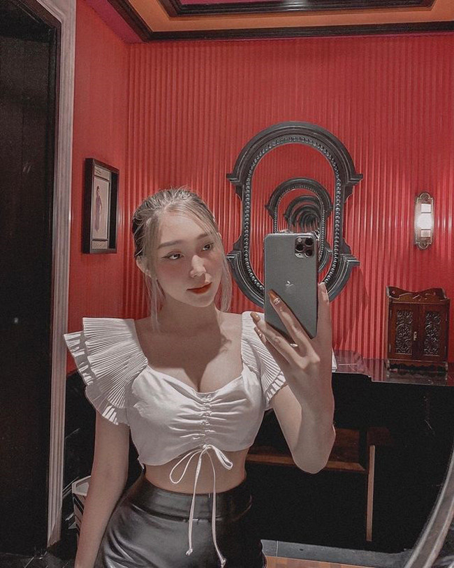 Cũng như các hot girl khác, Thanh Huyền rất tiếc nuối khi chương trình "Nóng cùng Euro" bị hoãn lại vì dịch COVID-19. Hiện tại, ngoài theo học tại trường Báo chí, Thanh Huyền còn là mẫu ảnh tự do.