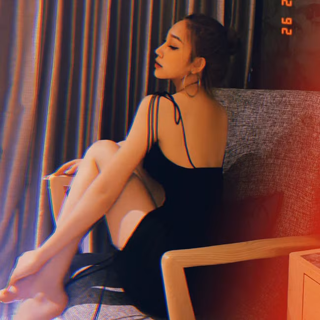 Thanh Huyền sở hữu chiều cao ấn tượng (1m68). Cô nặng 52kg và sở hữu số đo ba vòng chuẩn: 88-61-98 (cm).