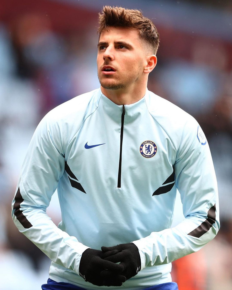 Tiền vệ 22 tuổi hiện hẹn hò với Chloe Wealleans-Watts, người mẫu kiêm thành viên nhóm nhạc Pop 303. Chloe chiến thắng một cuộc thi âm nhạc tuổi teen năm 2013 và tham gia diễn xuất trong King Arthur: Legend of the Sword năm 2017.