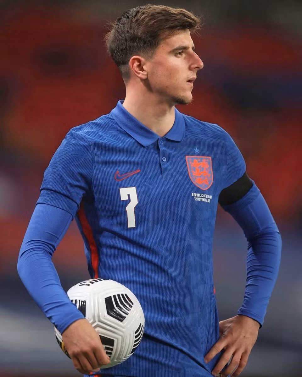 Với vẻ ngoài thu hút và có lượng fan đông đảo, anh từng được mời xuất hiện trên trang bìa tạp chí Style và hợp tác với các thương hiệu thời trang lớn như Gucci.