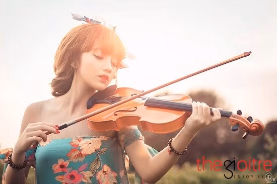 Không chỉ được bạn bè ngưỡng mộ bởi thành tích học tập xuất sắc, Linh Cảnh còn được quý mến bởi ngoại hình xinh đẹp, tính cách thân thiện.