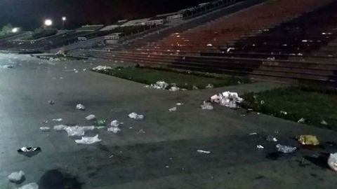 Ở nhiều khu vui chơi công cộng trên khắp cả nước, tình trạng người dân xả rác bừa bãi khi đến vui chơi cũng tạo ra những hình ảnh gây nhức nhối cho toàn dư luận.