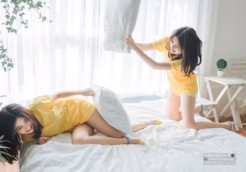 Chia sẻ về bí quyết để gìn giữ tình bạn đặc biệt này cả hai thừa nhận: “Hai đứa bảo nhau không được giận nhau quá 10 phút. Nếu đứa nào làm sai điều gì thì phải biết nhận lỗi và không để đối phương giận quá 10 phút. Giao kèo vậy nhưng bọn mình thân với nhau hơn 1 năm nay chưa lúc nào giận nhau cả. Sau khi tốt nghiệp xong cả hai còn có mong muốn xin vào cùng một nhà hát để có thể làm việc cùng nhau”.