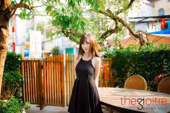 “Gia đình mình từng xảy ra mâu thuẫn trong thời gian khá dài, chính điều này làm cho mình (lúc đó chỉ mới là cô bé 10tuổi) phải gánh chịu tâm lí nặng nề dẫn đến trầm cảm. Ngày đó đi học luôn luôn bị bạn bè bắt nạt đánh đập mỗi ngày và luôn bị bạn bè chửi "con điên bệnh hoạn","tránh xa nó ra". Những câu nói ấy cứ văng vẳng bên tai khiến mình thật sự sợ và ngày càng sống khép kín hơn. Thậm chí có khi bị bạn cắt tóc, trấn lột rất nhiều thứ và mỗi lần bị như vậy mình đều không bao giờ dám nói với một ai trong gia đình.