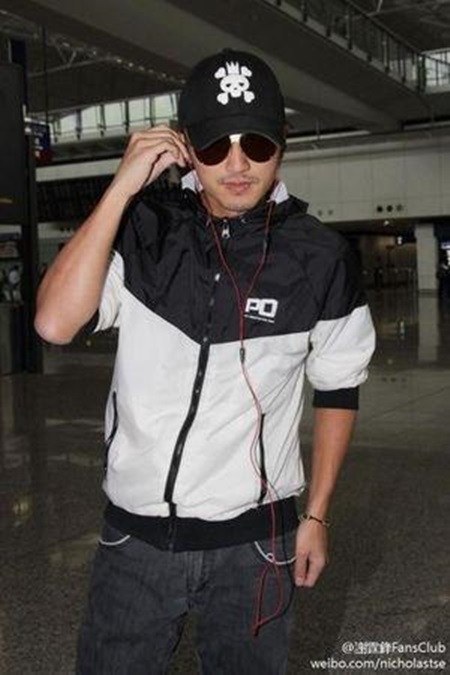 Nhung lan bi fan cuong truy duoi den phat so cua sao Cbiz-Hinh-3