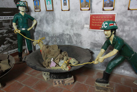 Với những người chưa trải qua chiến tranh, thì những hiện vật, hình ảnh trong “Bảo tàng chiến sĩ Cách mạng bị địch bắt tù đày ở Phú Quốc” thực sự gây sốc. Theo ông Lâm Văn Bảng, thì bảo tàng đã sưu tầm được tới 3.000 hiện vật, kỷ vật, có sức thuyết phục rất lớn, giáo dục thế hệ sau biết về những năm tháng đau thương mà các cựu tù trải qua, để đất nước có được độc lập.