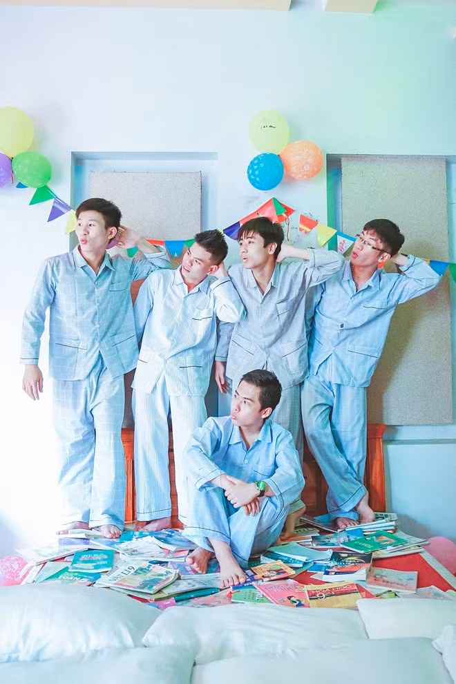 Một thành viên trong lớp tiết lộ: Hầu hết bộ ảnh đều nhận được những lời khen ngợi.