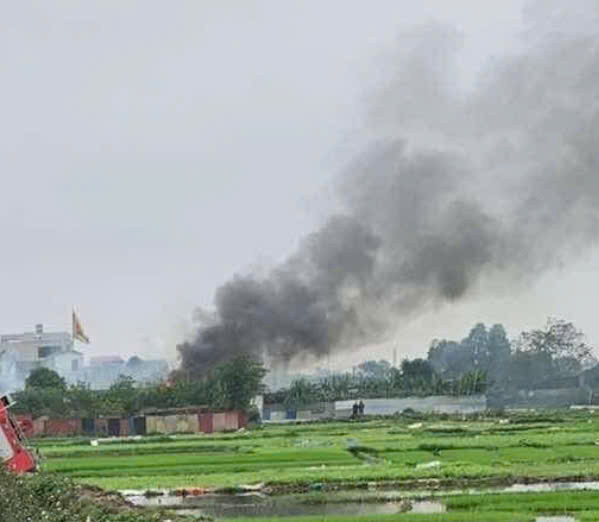 Kịp thời khống chế vụ cháy xưởng gia công cơ khí ở Hà Nội Kip thoi khong che vu chay xuong gia cong co khi o Ha Noi