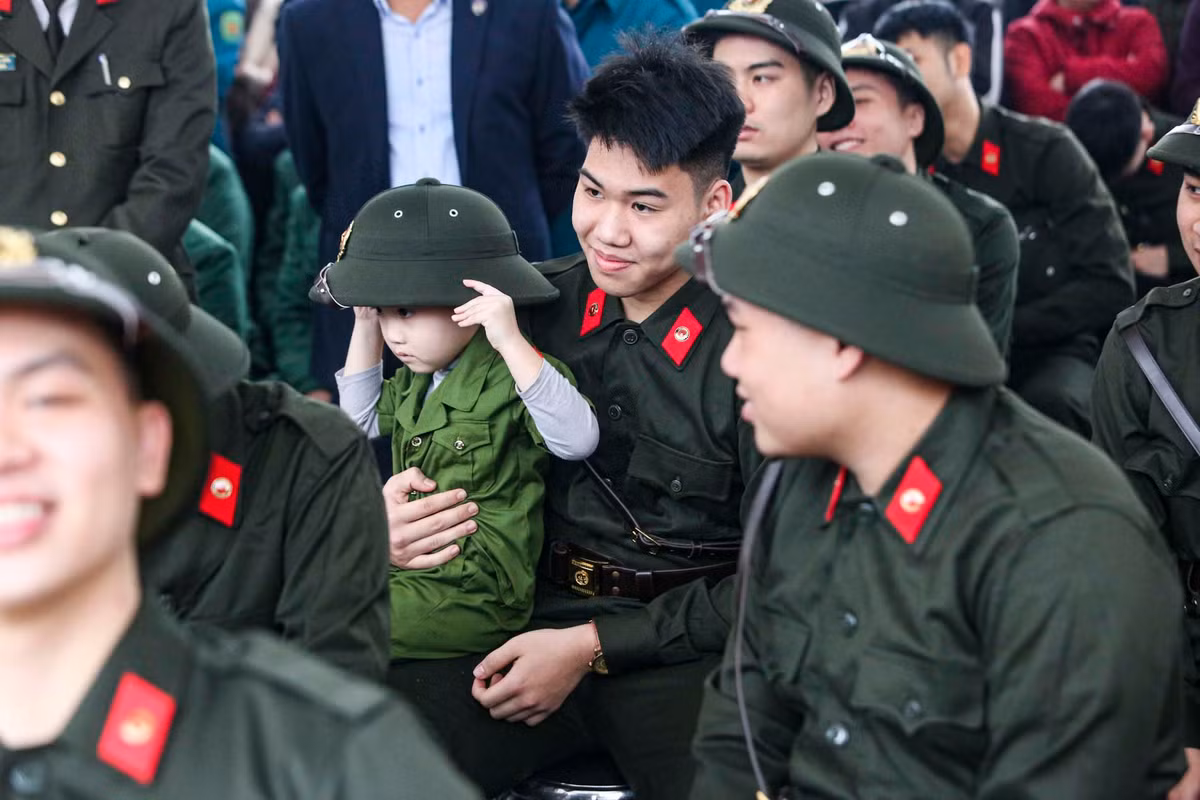 Những chàng trai trẻ sẽ bước vào một chặng đường mới đầy thử thách, song cũng không kém phần tự hào ở phía trước. 