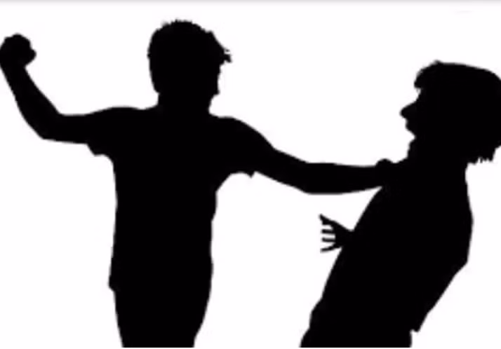 Theo chỉ dẫn của hai nạn nhân đã trốn thoát, nhóm công tác tới được địa điểm cuối cùng những nạn nhân bị nhóm bắt cóc. Tại đây, công an phát hiện một ụ đất còn rất mới. Khi bới lên, một cảnh tượng kinh hoàng hiện ra, 5 thi thể nằm chồng lên nhau được vùi lấp sơ sài. Kết quả khám nghiệm cho thấy, các nạn nhân đều bị đánh vào đầu, cổ bằng là vật cứng, tày. Khi tử vong, những nạn nhân này vẫn còn bị trói bởi dây dù và dây rừng. (Ảnh minh họa, nguồn internet) 