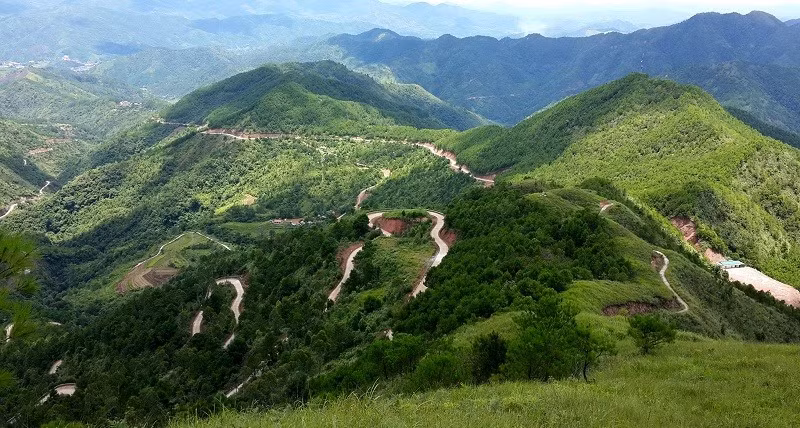 Bằng các biện pháp nghiệp vụ, Ban chuyên án Công an tỉnh Quảng Trị đã phát hiện tại Hướng Hóa nổi lên 2 đối tượng khả nghi là Hồ Văn Công và Hồ Văn Thành, một tên nhà ở Hướng Việt, tên còn lại ở Hướng Thanh. Công và Thành vốn đam mê cờ bạc và có tiền án về các tội đánh nhau, gây rối. Thời điểm 5 phu trầm bị sát hại, 2 đối tượng này không có mặt tại địa phương. Tuy nhiên, điều khiến các trinh sát chú ý là tâm lý bất ổn của Công và Thành khi biết công an đang tìm mình. (Ảnh minh họa, nguồn internet)