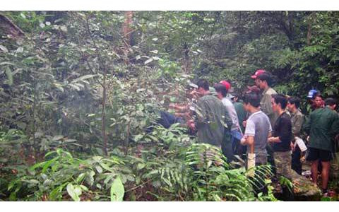 Do khuôn mặt biến dạng, trong người nạn nhân cũng không có bất cứ loại giấy tờ nào nên Công an chưa thể lần ra được nhân thân. Ngay sát thi thể là một chiếc xe máy dựng rất ngay ngắn, nạn nhân nằm ngửa, xung quanh không có dấu hiệu vật lộn. Những dữ kiện này đưa các điều tra viên đến một nhận định nạn nhân bị đánh bất ngờ. Hung thủ ra tay quyết liệt và phải có từ 2 người trở lên. (Ảnh minh họa, nguồn internet)