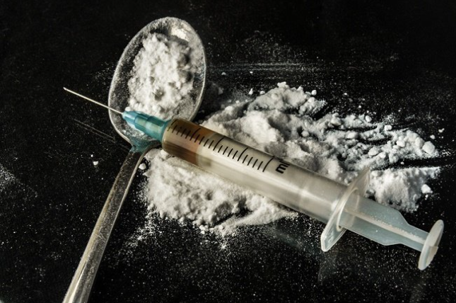 Tiến hành xác minh nhanh, Công an Hải Phòng làm rõ, đối tượng này tên đầy đủ là Đỗ Mạnh Trình (SN 1982, trú tại Lương Khánh Thiện, Hải Phòng). Khi các trinh sát tới nhà, Trình đã đi đâu không rõ. Theo hồ sơ, Trình vốn là đối tượng lêu lổng, không có công ăn việc làm ổn định, lại nghiện ma túy và có nhiều mối quan hệ bạn bè rất phức tạp. (Ảnh minh họa, nguồn internet) 