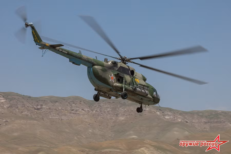 Trực thăng mang theo các ống phóng đạn rocket 80mm. Nguồn ảnh: Arms-Expo