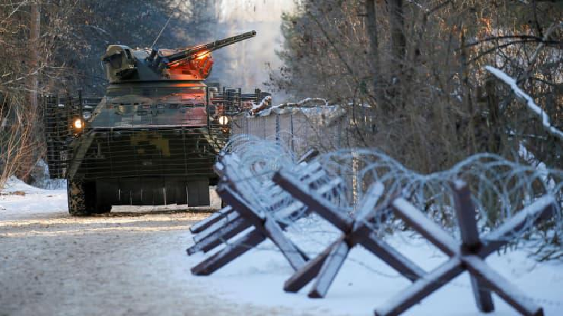 Trong đó, làng Novoivanovka bên cạnh đường cao tốc đã bị một đại đội bộ binh của Quân đội Ukraine tấn công. Để giành lại ngôi làng này, Quân đội Ukraine đã huy động 5 xe tăng. Ảnh: Reuters.