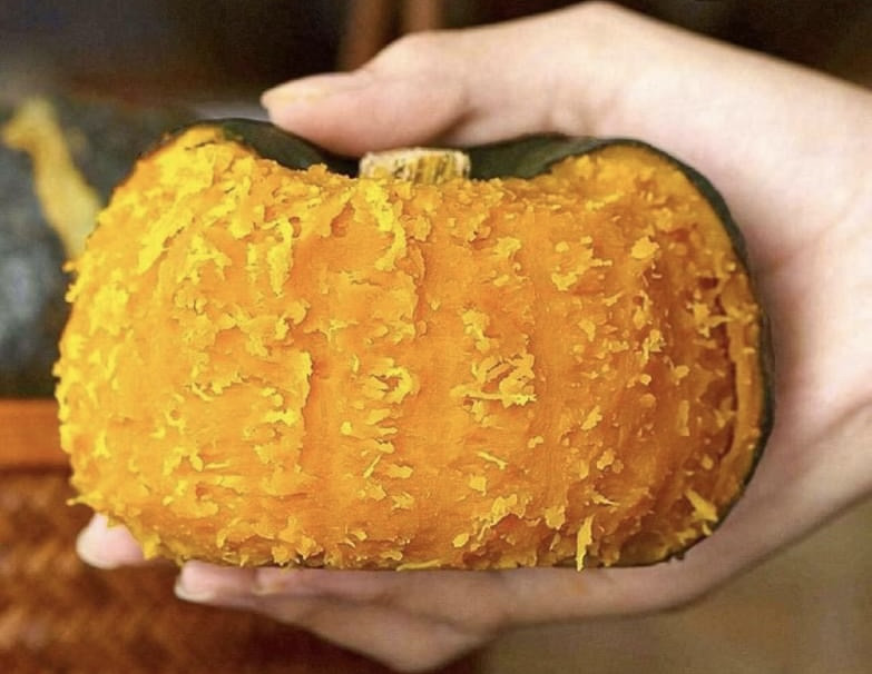 Bí ngô thơm mùi hạt dẻ gây sốt “chợ mạng” với giá đắt đỏ Bi ngo thom mui hat de gay sot “cho mang” voi gia dat do