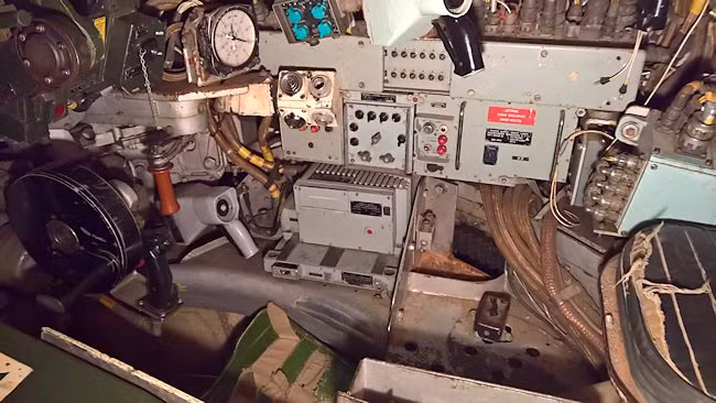 Còn hệ thống động lực Chieftain được trang bị động cơ diesel có công suất lên tới 750 mã lực với tốc độ tối đa 48 km/h trên địa hình bằng phẳng. Các con số này ở M-60 và T-62 lần lượt là 750 mã lực và 580 mã lực Nguồn ảnh: Tankency.