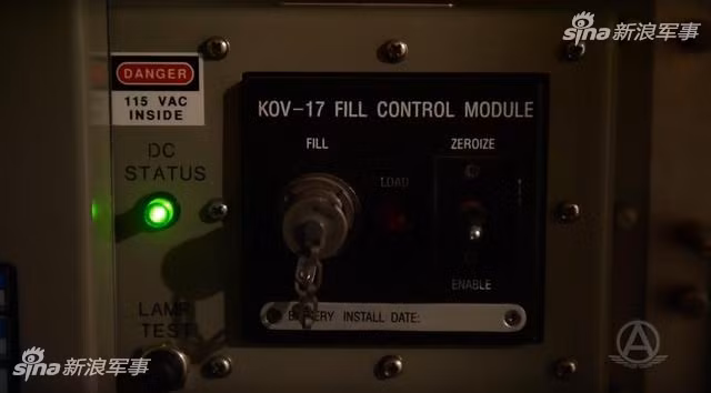 Vẫn sử dụng chìa khóa để kích hoạt tên lửa. Nguồn ảnh: Sina.